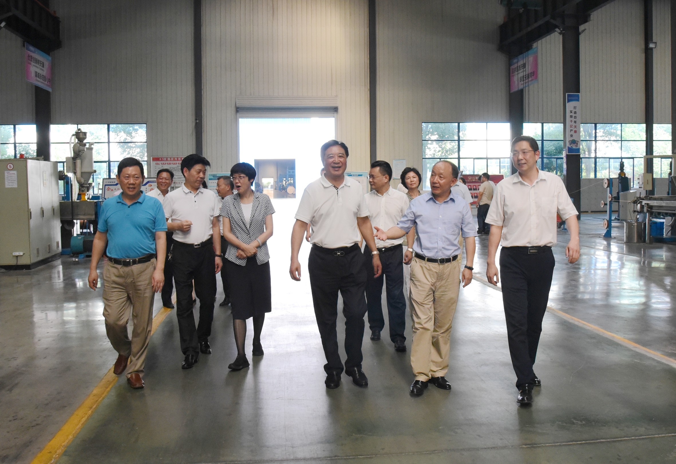 安徽省總工會黨組書記、副主席徐發(fā)成蒞臨安徽天康集團(tuán)調(diào)研指導(dǎo)工作